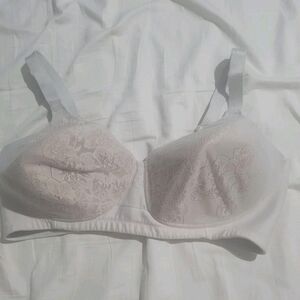 Vanity Fair Lace Bra - Cream